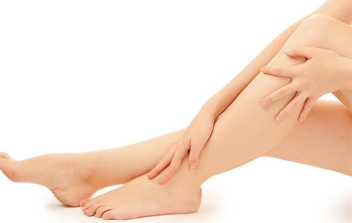 dolor en las piernas en presencia de parásitos subcutáneos